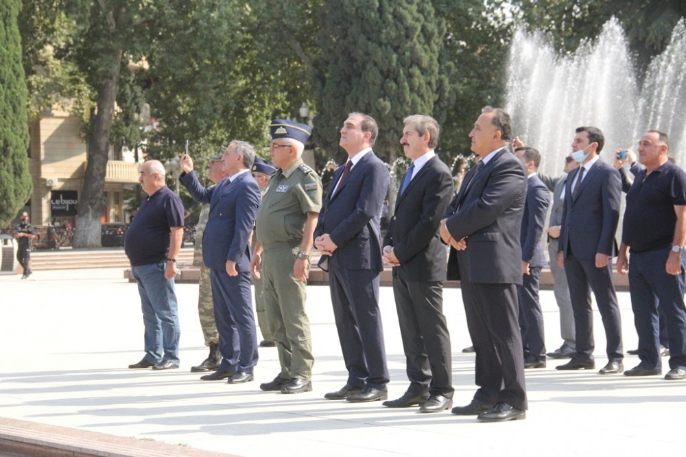 Azərbaycan və Türkiyə hərbi təyyarələri Gəncə ÜZƏRİNDƏ - FOTO